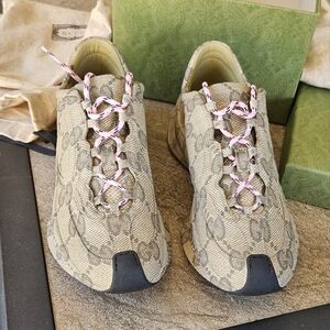 New Gucci Sneakers size 5